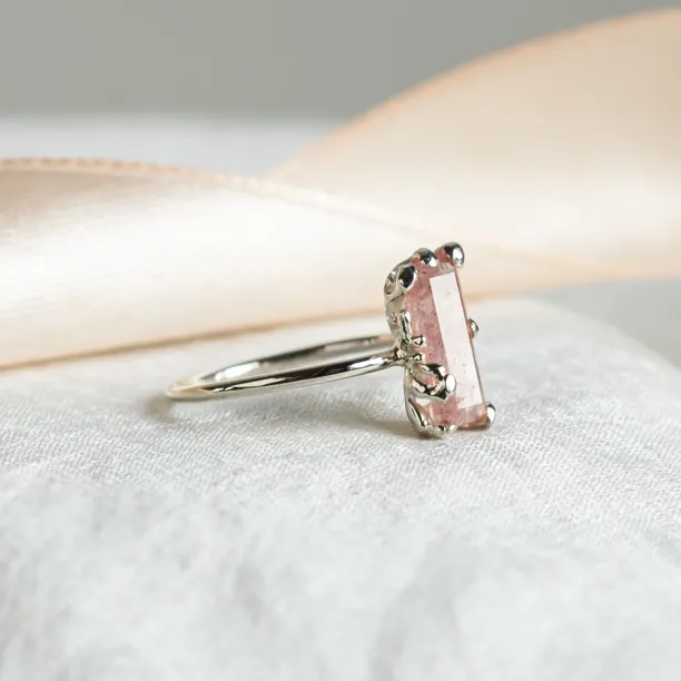 Unusual ring with strawberry quartz ROSA Image