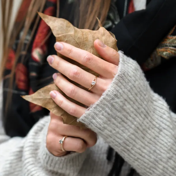Delicate gold ring with morganite ROSALIS Image