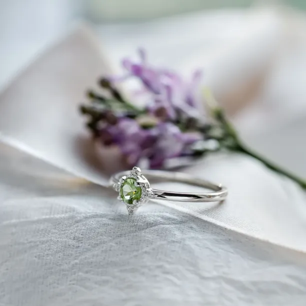 Engagement ring with peridot and diamonds OLIVKA Image