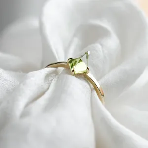 Gold ring with kite peridot PATRICE Thumbnail