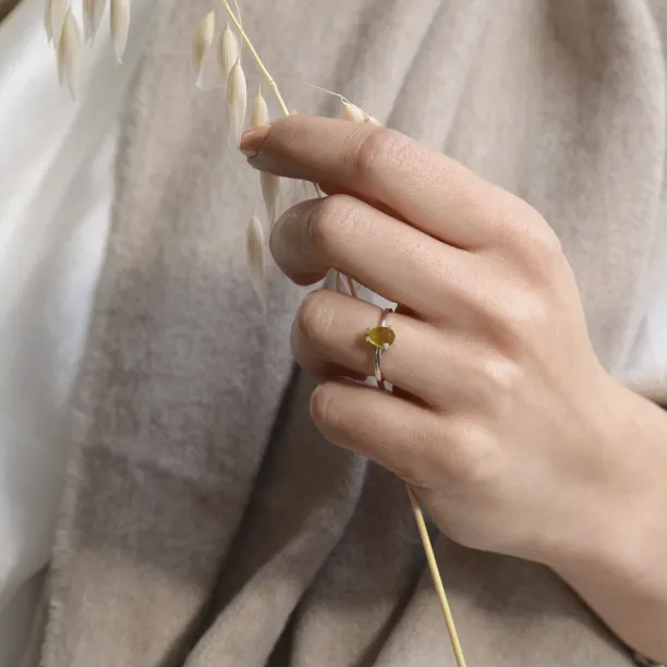 Gold ring with peridot BERTA Image