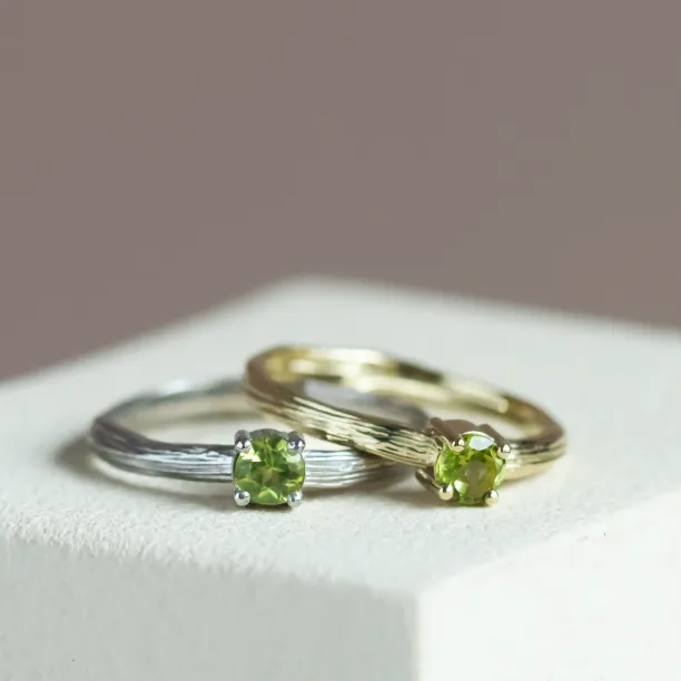 Gold ring in tree bark shape with peridot OLIVE Image