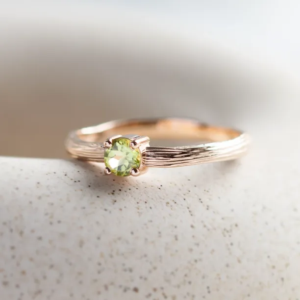 Gold ring in tree bark shape with peridot OLIVE Image