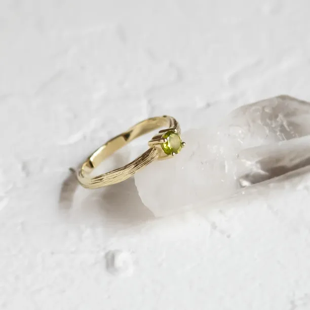 Gold ring in tree bark shape with peridot OLIVE Image