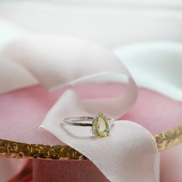 Gold ring with lemon quartz BERTA Image