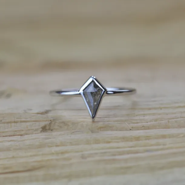 CHRIS gold ring with salt and pepper diamond Image