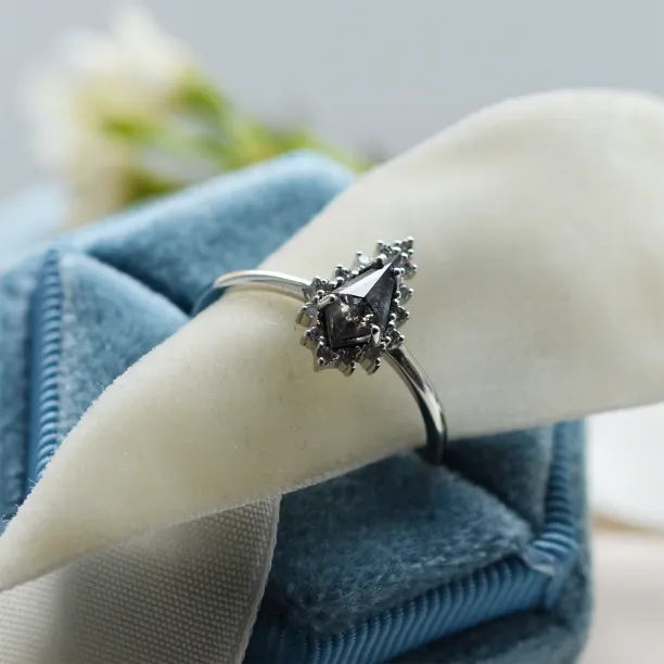 Cluster ring with salt'n'pepper diamond DOMO Image