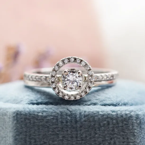 Gold diamond halo engagement set SOLEIL Image