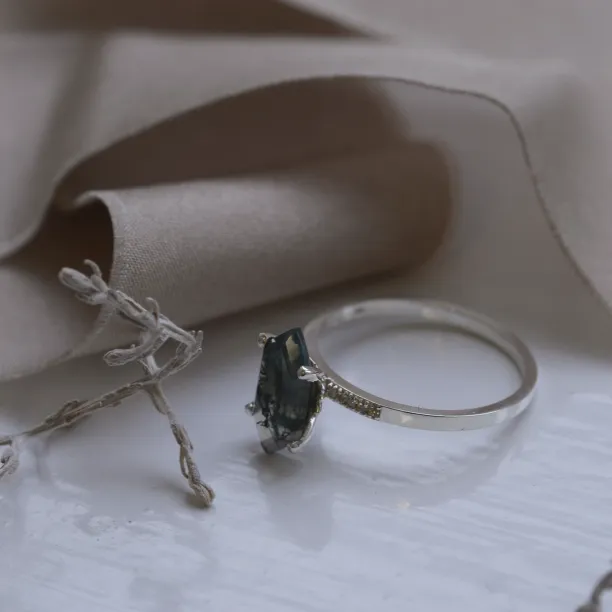 Gold diamond ring with moss agate ROXANE Image