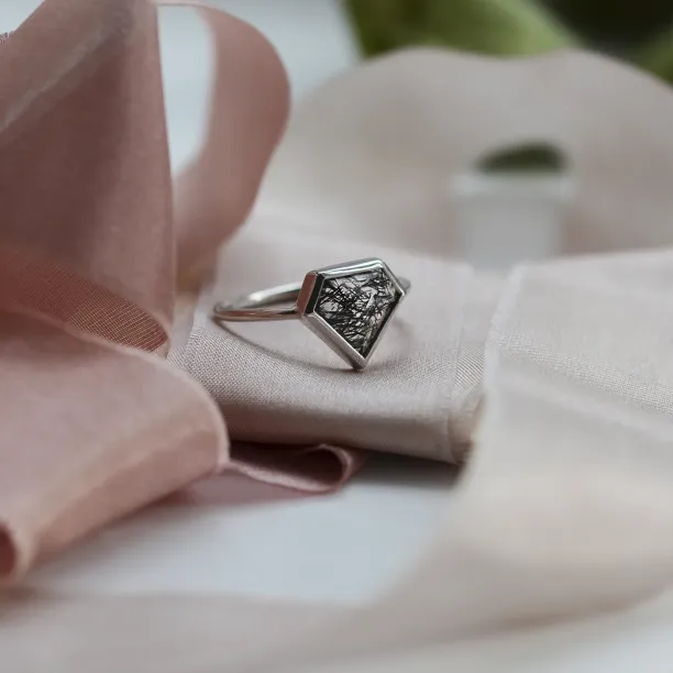 Gold ring with rutile quartz ALMONTE Image