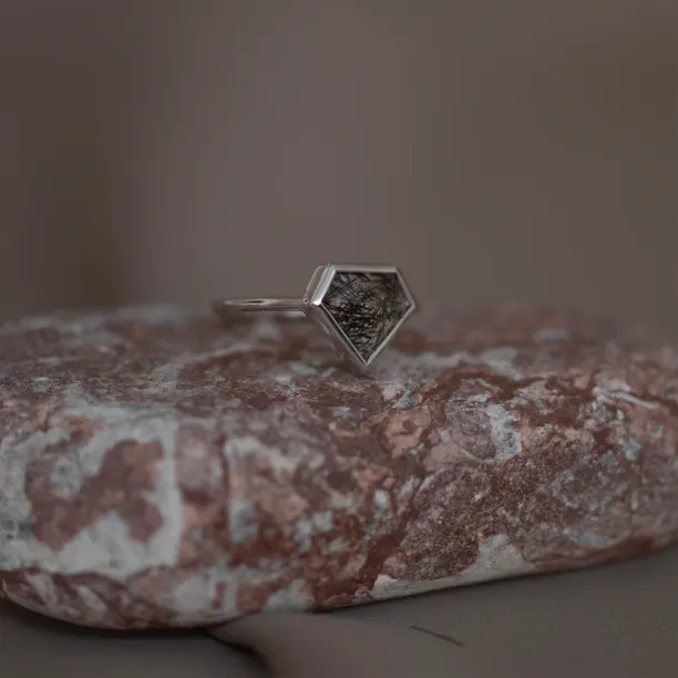 Gold ring with rutile quartz ALMONTE Image