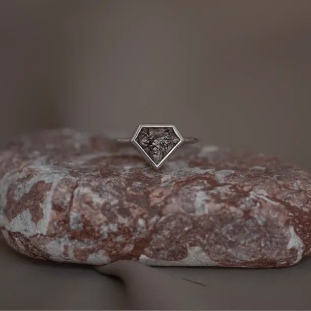 Gold ring with rutile quartz ALMONTE Image