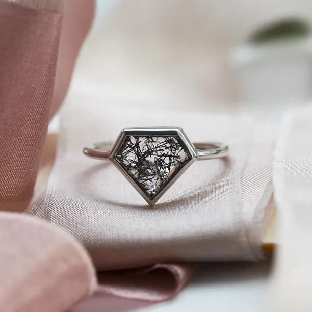 Gold ring with rutile quartz ALMONTE Image