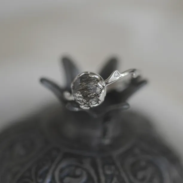 Gold ring with rutile quartz and diamonds HELLIN Image