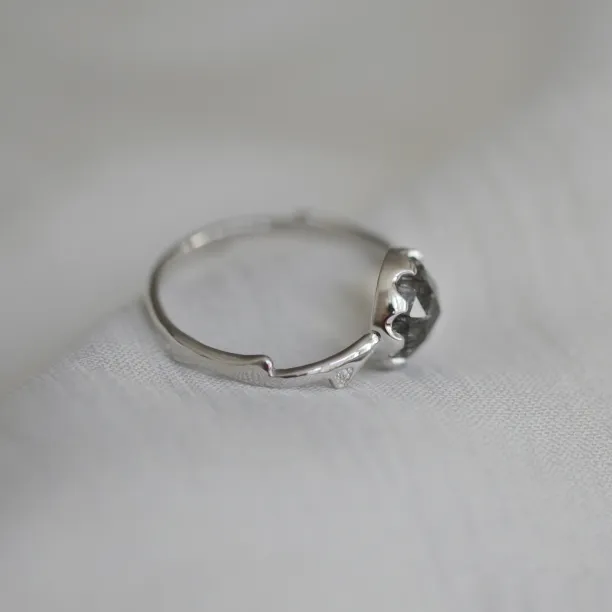 Gold ring with rutile quartz and diamonds HELLIN Image