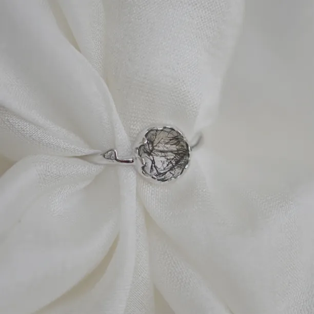 Gold ring with rutile quartz and diamonds HELLIN Image