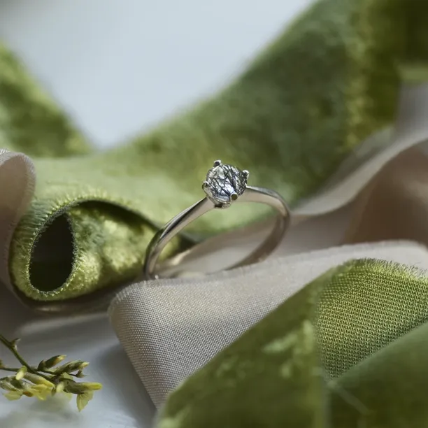 Gold ring with rutile quartz BURGO Image