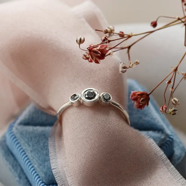Gold ring with three salt and pepper diamonds TRIO Image