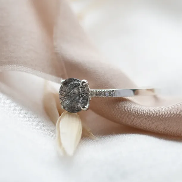 Rutilated quartz in gold ring with diamonds GIORGIA Image