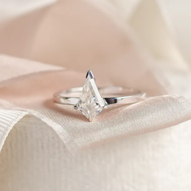 Original engagement ring with kite moissanite DOMITIA Image