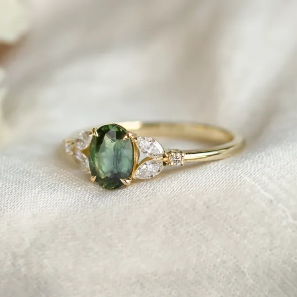 Vintage engagement ring with green sapphire and diamonds CADET Image