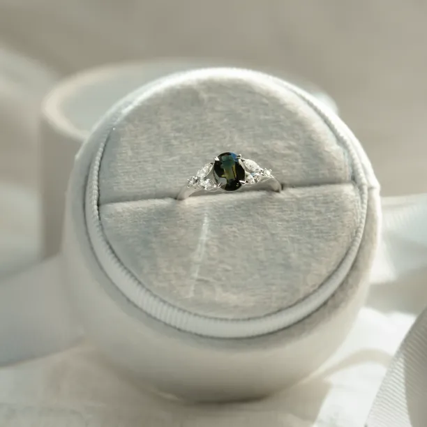 Vintage engagement ring with green sapphire and diamonds CADET Image