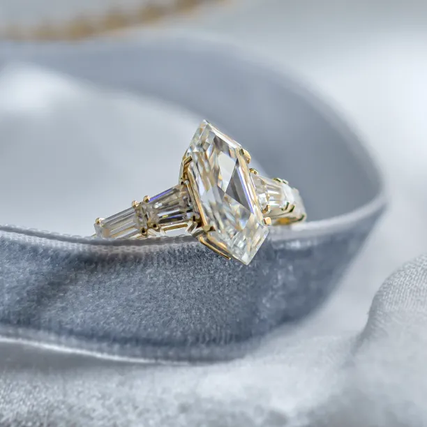 Elegant ring with hexagon moissanite DUKE Image