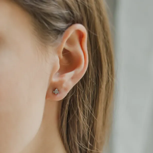 Minimalist gold earrings with diamonds in cluster setting STEPH Image