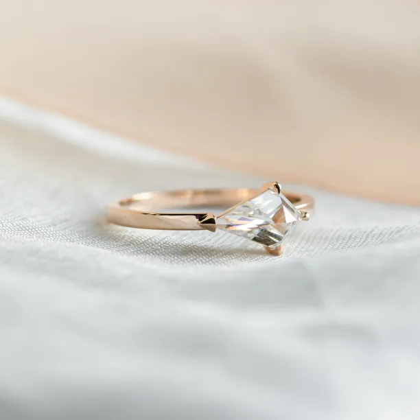 Gold ring with kite moissanite CAMERON Image