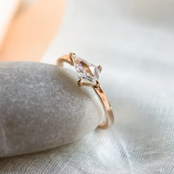 Gold ring with kite moissanite CAMERON Image