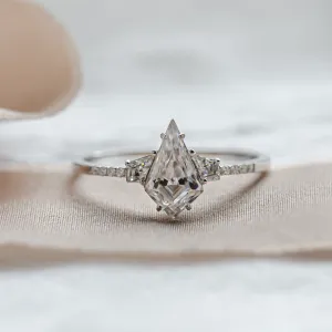 Luxury golg ring with moissanites ROGER Thumbnail