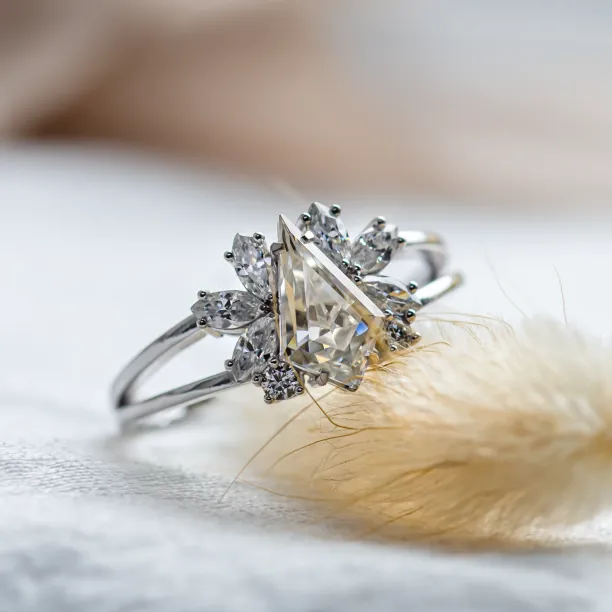 Vintage engagement ring in gold with moissanites THEODORE Image