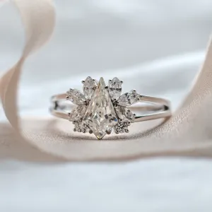 Vintage engagement ring in gold with moissanites THEODORE Thumbnail