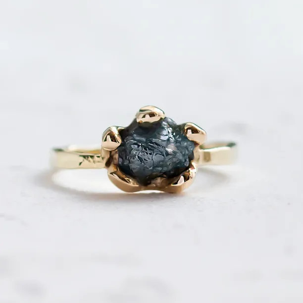 Gold ring with raw diamond VITA Image