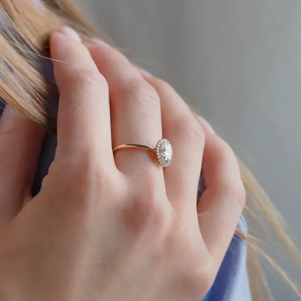 Halo engagement ring with oval moissanite BLANC Image