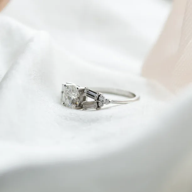 Luxury atypical ring with moissanites GINNY Image
