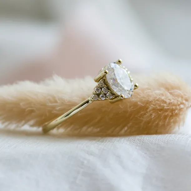 Luxury engagement ring with moissanites JOSEPHINE Image