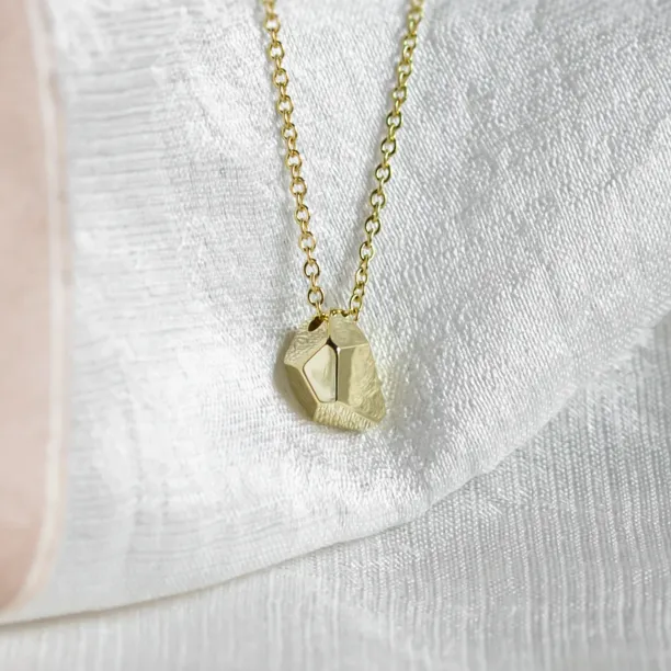 Solid gold necklace with faceted pendant RISO Image