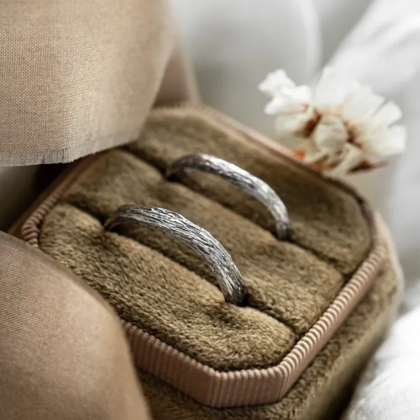 Gold twig wedding rings MIANA Image