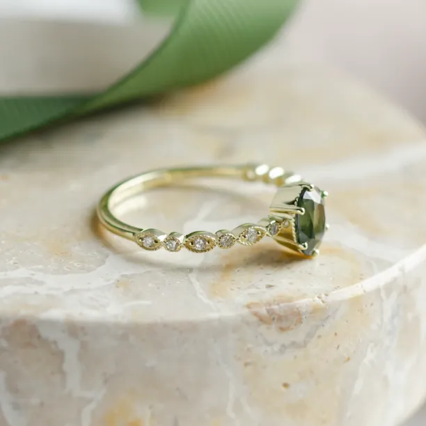 Vintage engagement ring with green sapphire and diamonds MADDIE Image
