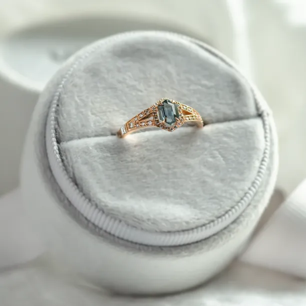 Antique teal sapphire engagement ring HARRIET Image