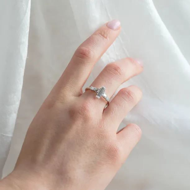 Elegant engagement ring with baguette moissanites EARL Image