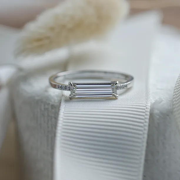 Gold ring with baguette moissanite CASSIOPEIA Image