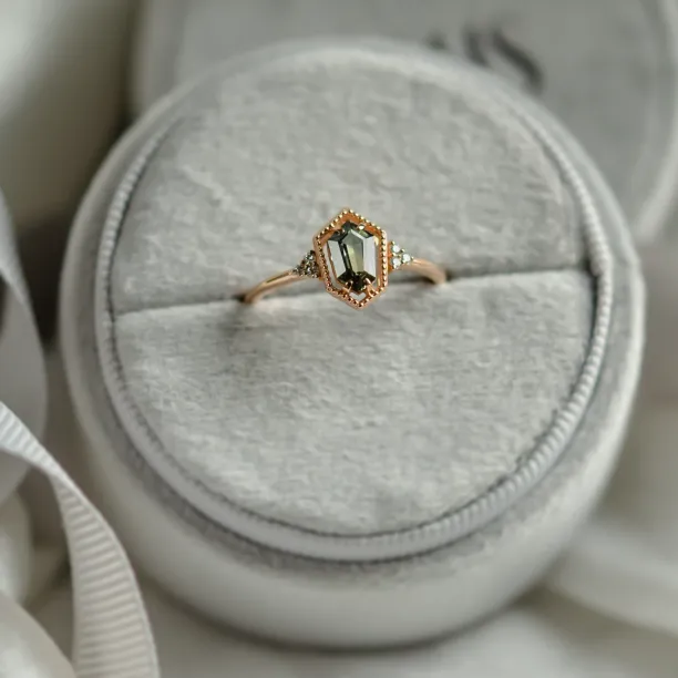 Gold vintage ring with hexagon sapphire and diamonds MAISY Image