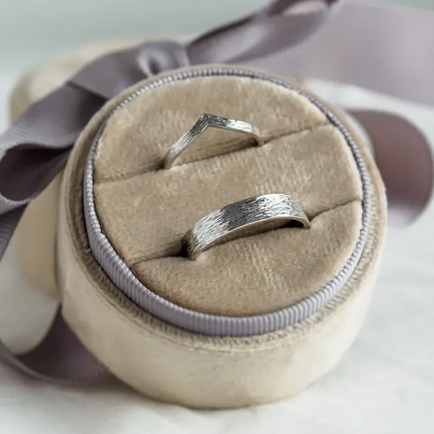 Gold wedding rings with natural surface SIENA Image