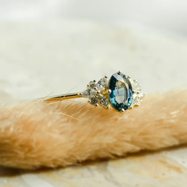 Luxury teal sapphire and diamond ring HAZEL Image