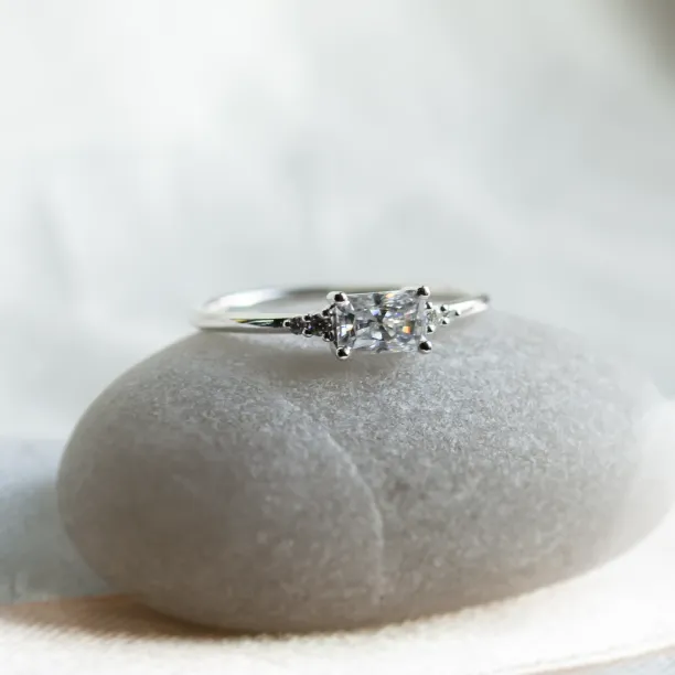 Original engagement ring with moissanite GLOW Image