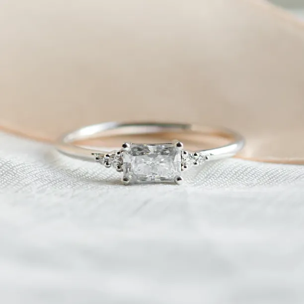 Original engagement ring with moissanite GLOW Image