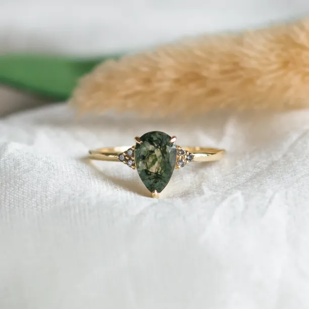 Unusual engagement ring with moss agate and diamonds ALBRUNA Image
