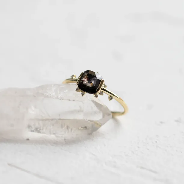 Cluster salt and pepper diamond ring WINNIE Image